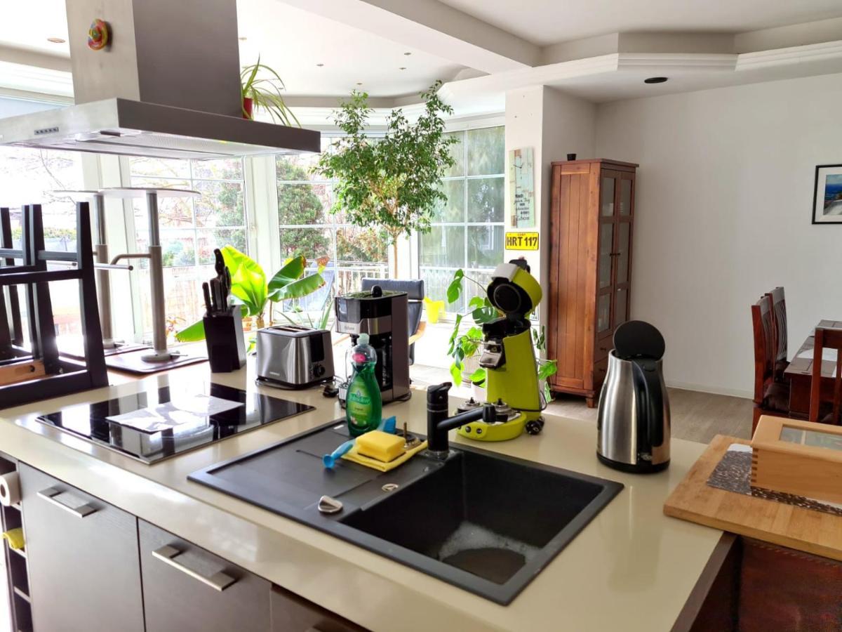 Grosse & Voll Ausgestattete Apartments, Studios, Doppelzimmer, Workspace, Parkplatz, Netflix, Prime & Schnelles Wifi In Ruhiger Lage Mit Garten ルドルシュタット エクステリア 写真