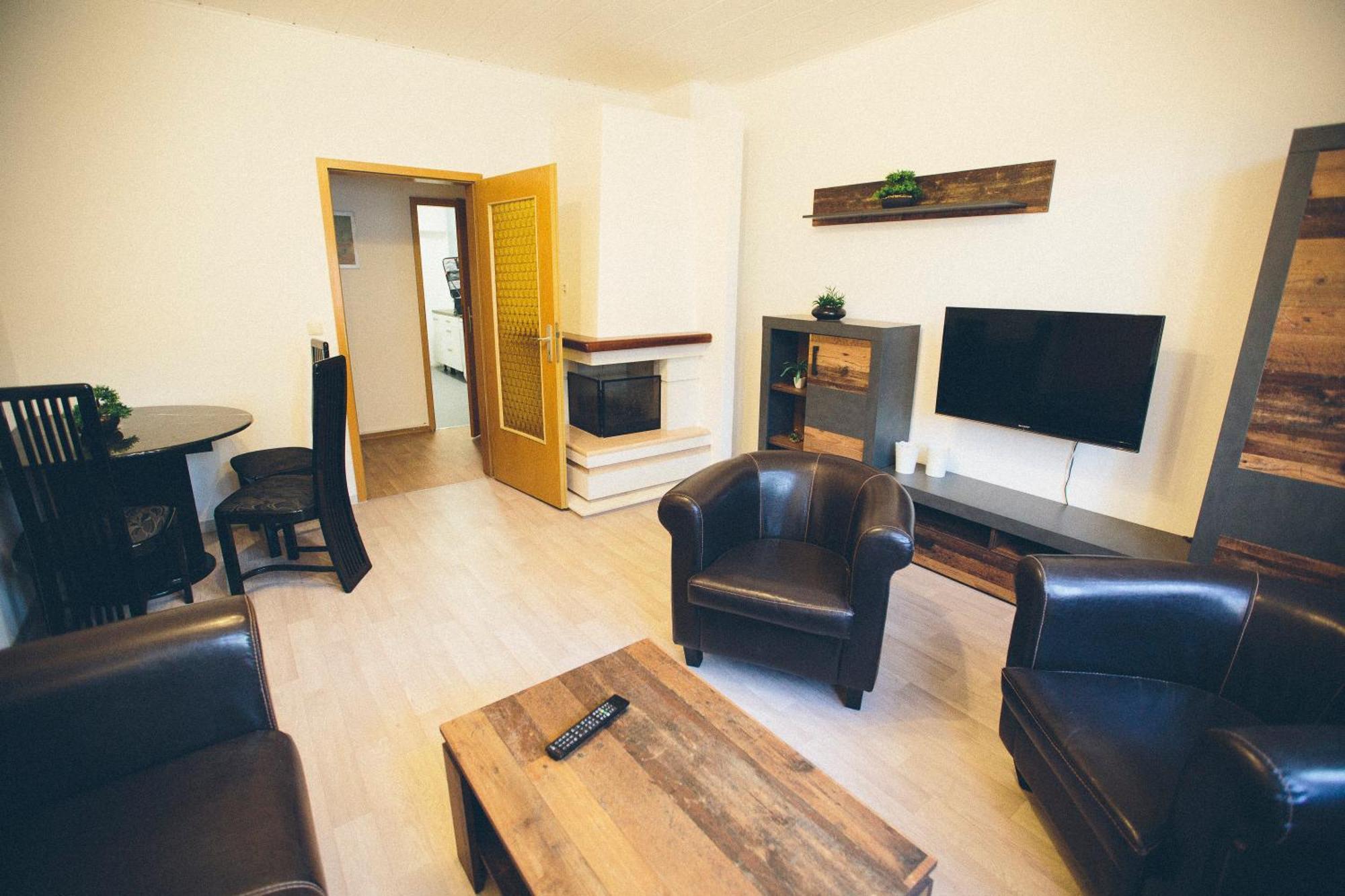 Grosse & Voll Ausgestattete Apartments, Studios, Doppelzimmer, Workspace, Parkplatz, Netflix, Prime & Schnelles Wifi In Ruhiger Lage Mit Garten ルドルシュタット 部屋 写真