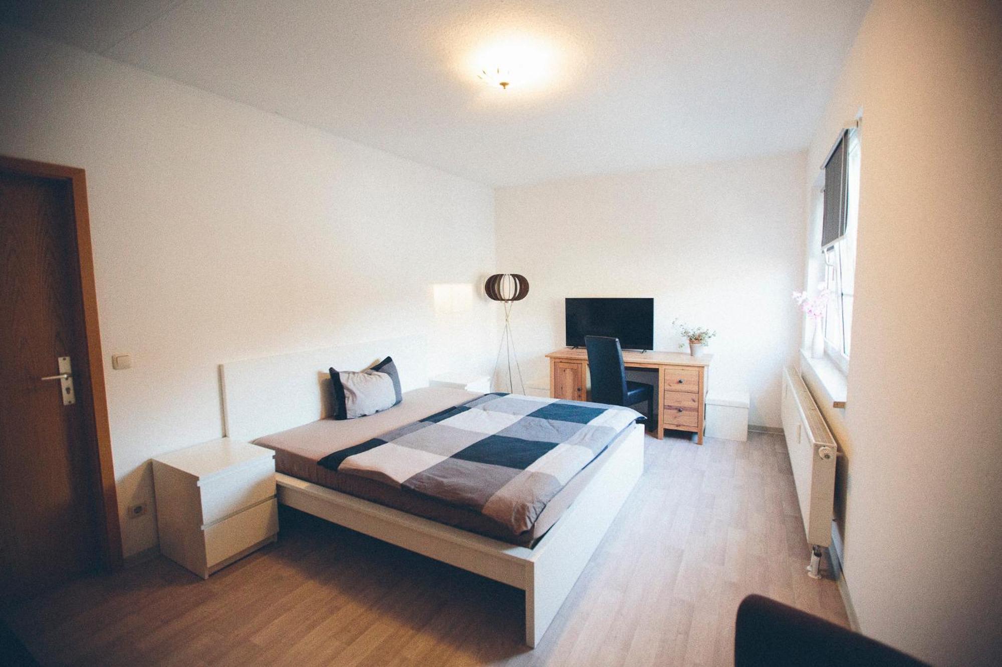 Grosse & Voll Ausgestattete Apartments, Studios, Doppelzimmer, Workspace, Parkplatz, Netflix, Prime & Schnelles Wifi In Ruhiger Lage Mit Garten ルドルシュタット エクステリア 写真