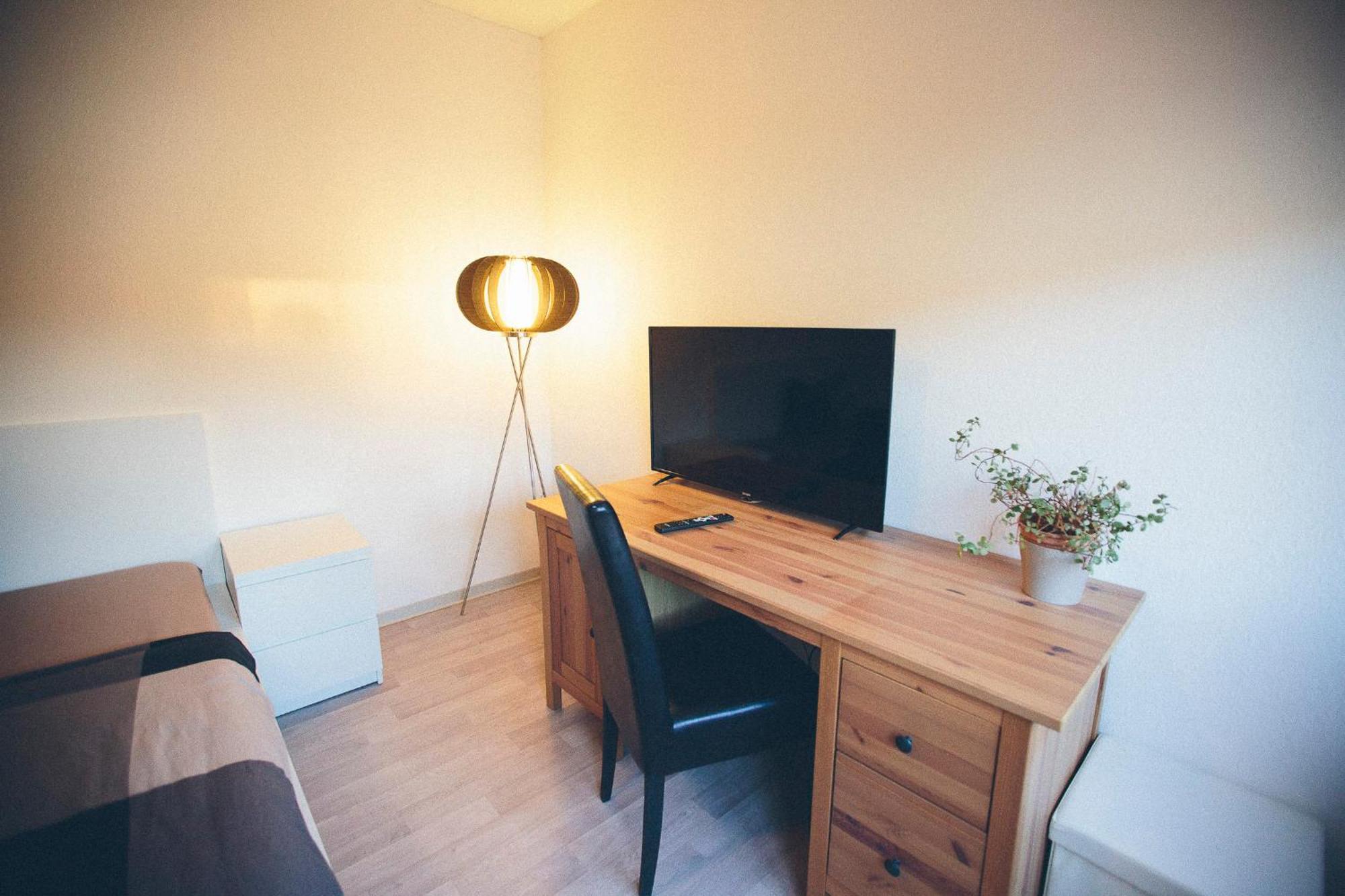 Grosse & Voll Ausgestattete Apartments, Studios, Doppelzimmer, Workspace, Parkplatz, Netflix, Prime & Schnelles Wifi In Ruhiger Lage Mit Garten ルドルシュタット エクステリア 写真