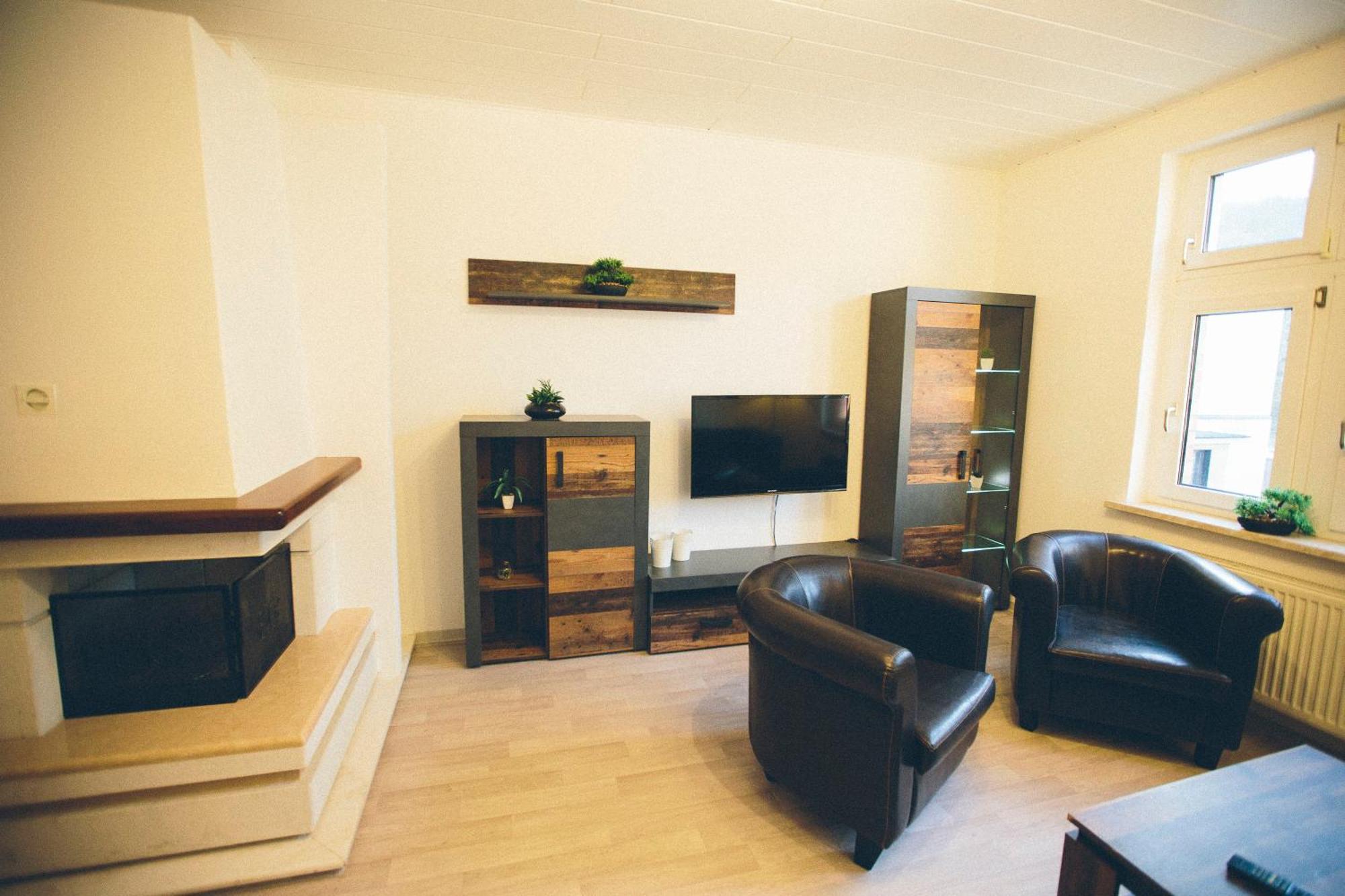Grosse & Voll Ausgestattete Apartments, Studios, Doppelzimmer, Workspace, Parkplatz, Netflix, Prime & Schnelles Wifi In Ruhiger Lage Mit Garten ルドルシュタット 部屋 写真