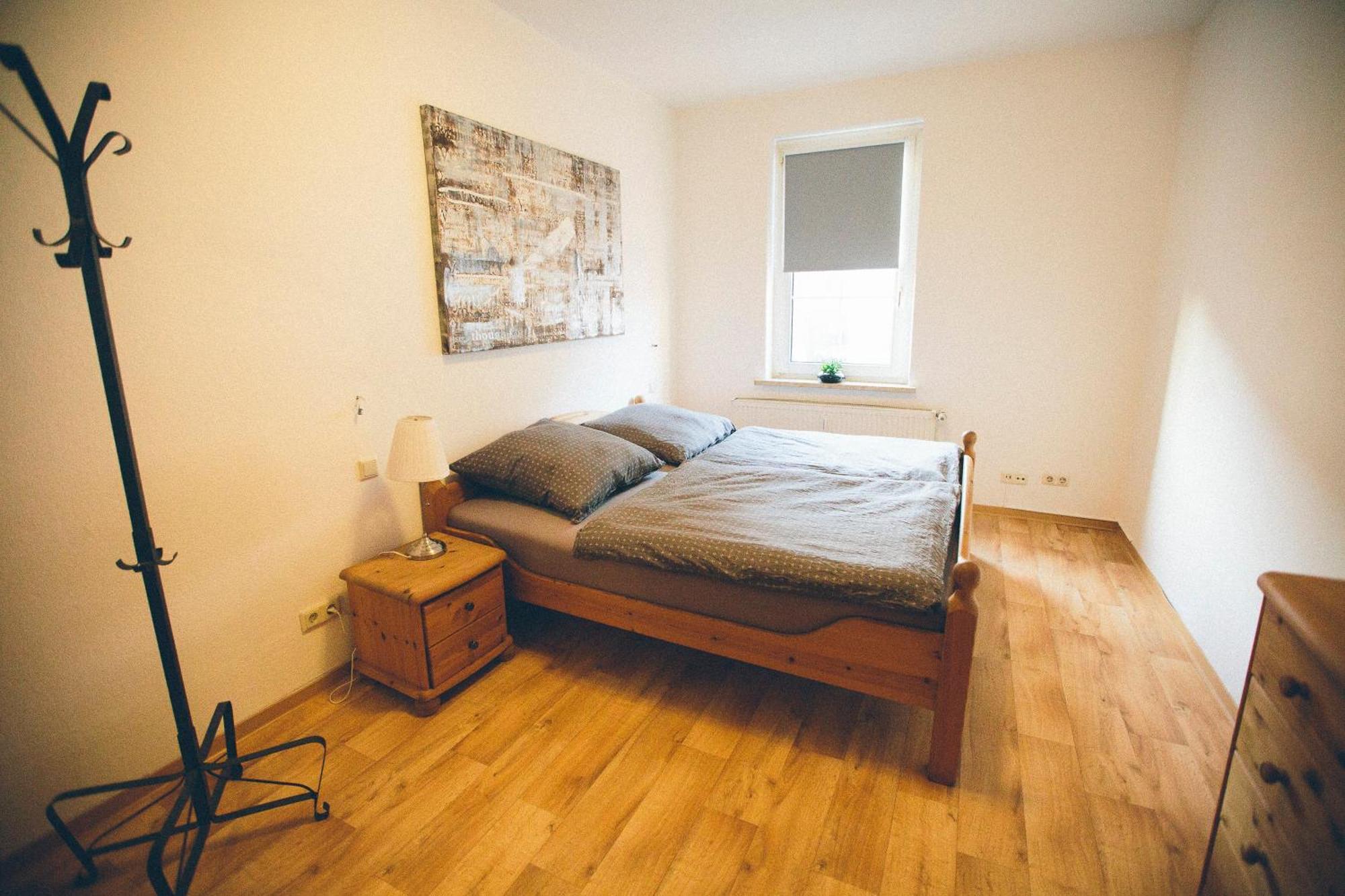 Grosse & Voll Ausgestattete Apartments, Studios, Doppelzimmer, Workspace, Parkplatz, Netflix, Prime & Schnelles Wifi In Ruhiger Lage Mit Garten ルドルシュタット 部屋 写真