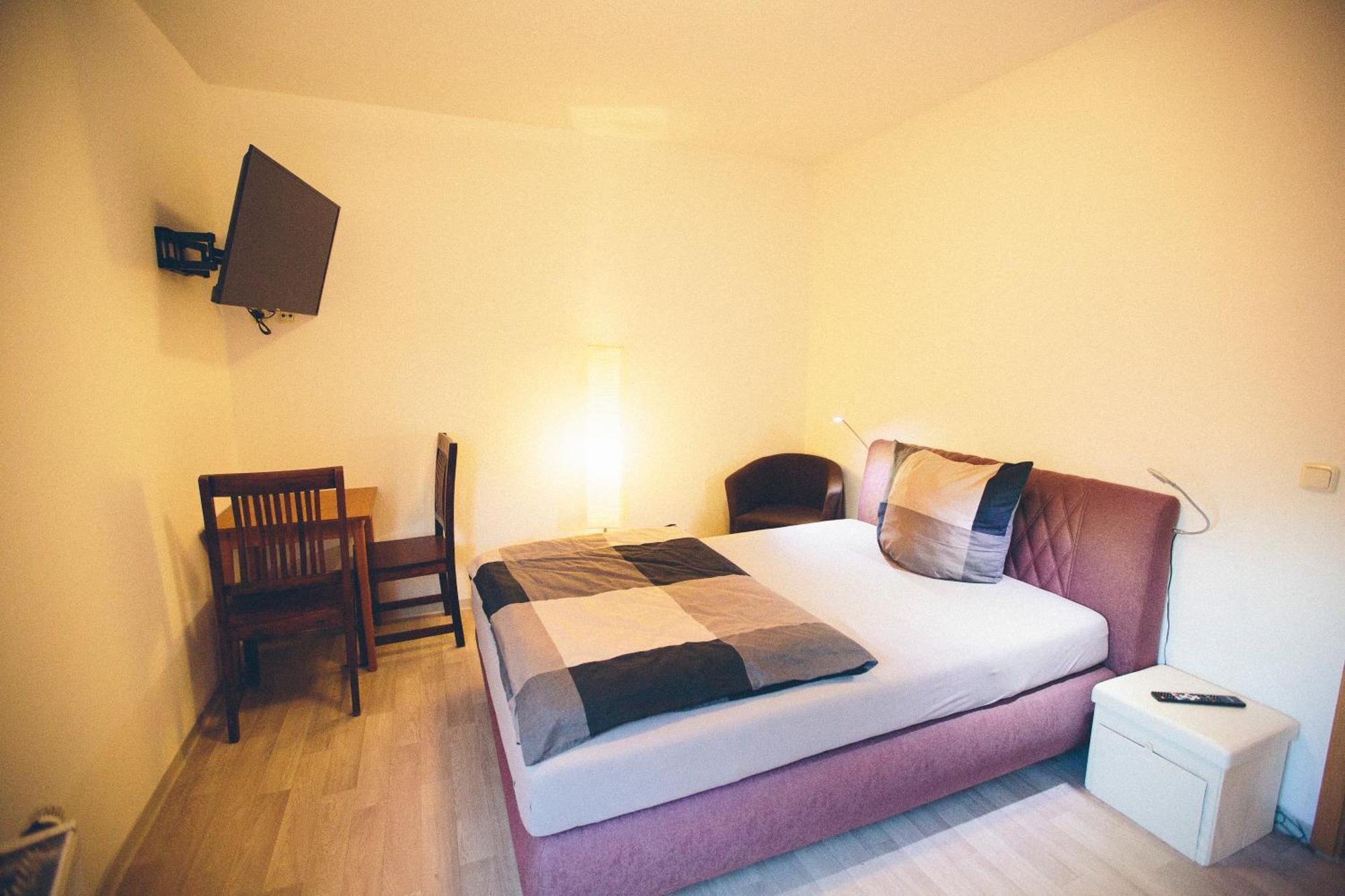 Grosse & Voll Ausgestattete Apartments, Studios, Doppelzimmer, Workspace, Parkplatz, Netflix, Prime & Schnelles Wifi In Ruhiger Lage Mit Garten ルドルシュタット エクステリア 写真