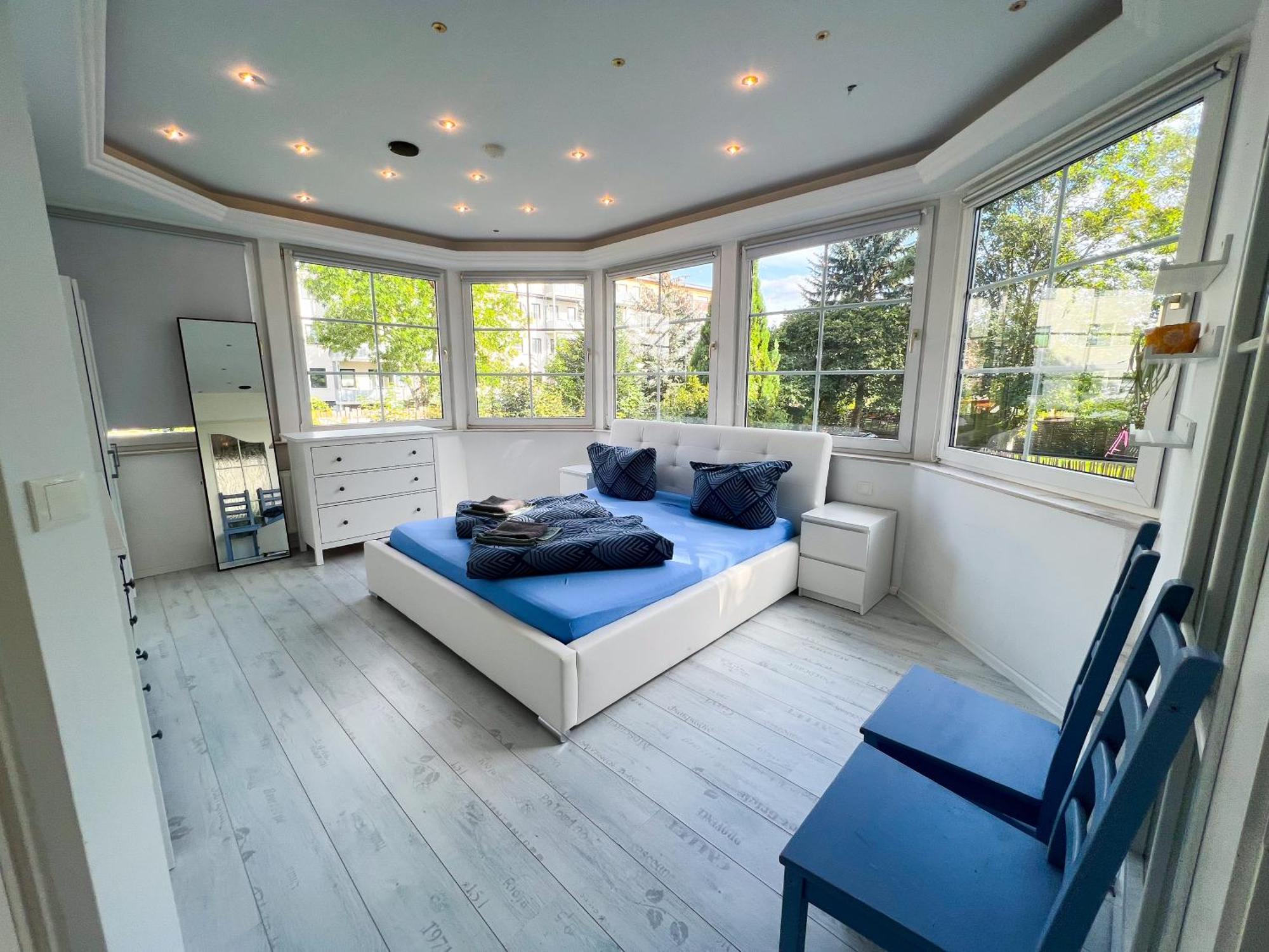 Grosse & Voll Ausgestattete Apartments, Studios, Doppelzimmer, Workspace, Parkplatz, Netflix, Prime & Schnelles Wifi In Ruhiger Lage Mit Garten ルドルシュタット エクステリア 写真