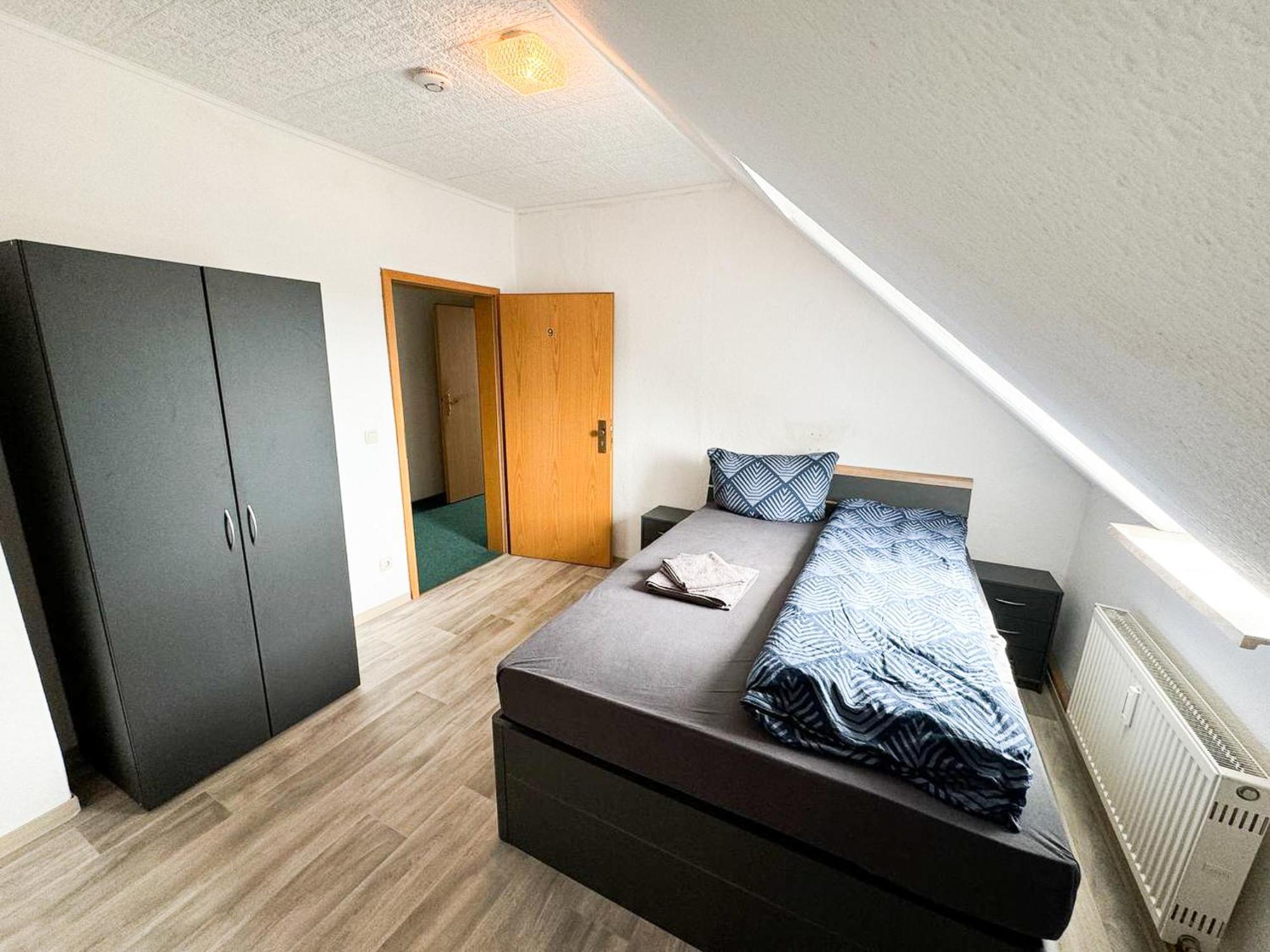 Grosse & Voll Ausgestattete Apartments, Studios, Doppelzimmer, Workspace, Parkplatz, Netflix, Prime & Schnelles Wifi In Ruhiger Lage Mit Garten ルドルシュタット 部屋 写真
